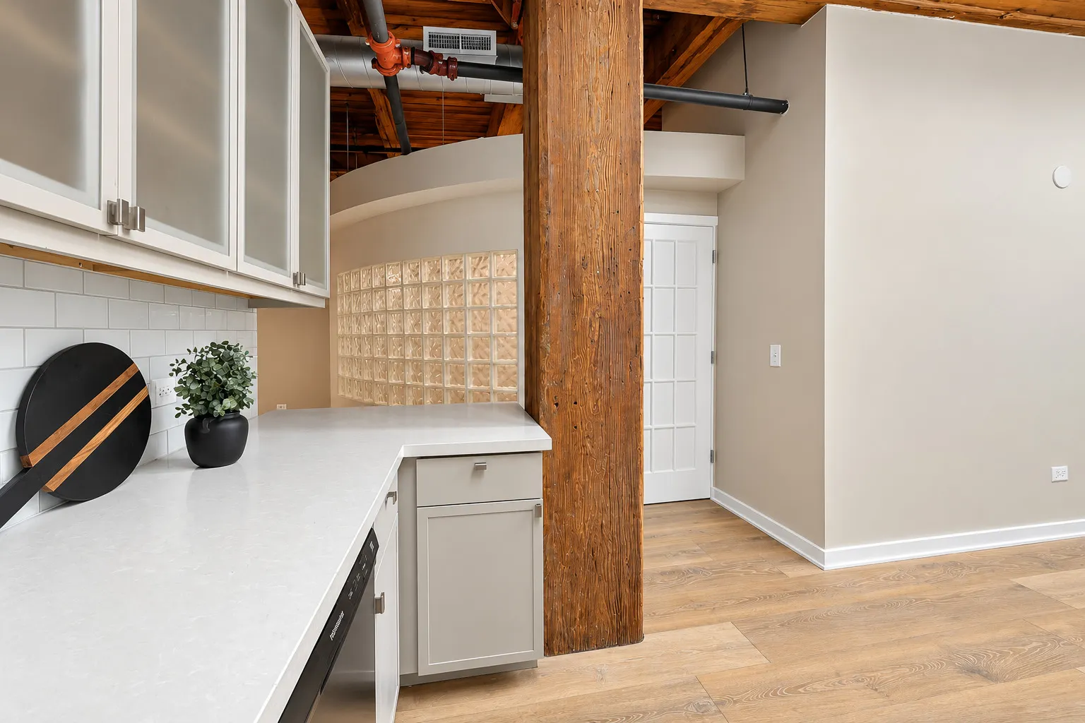 732 S Financial Place IL #407