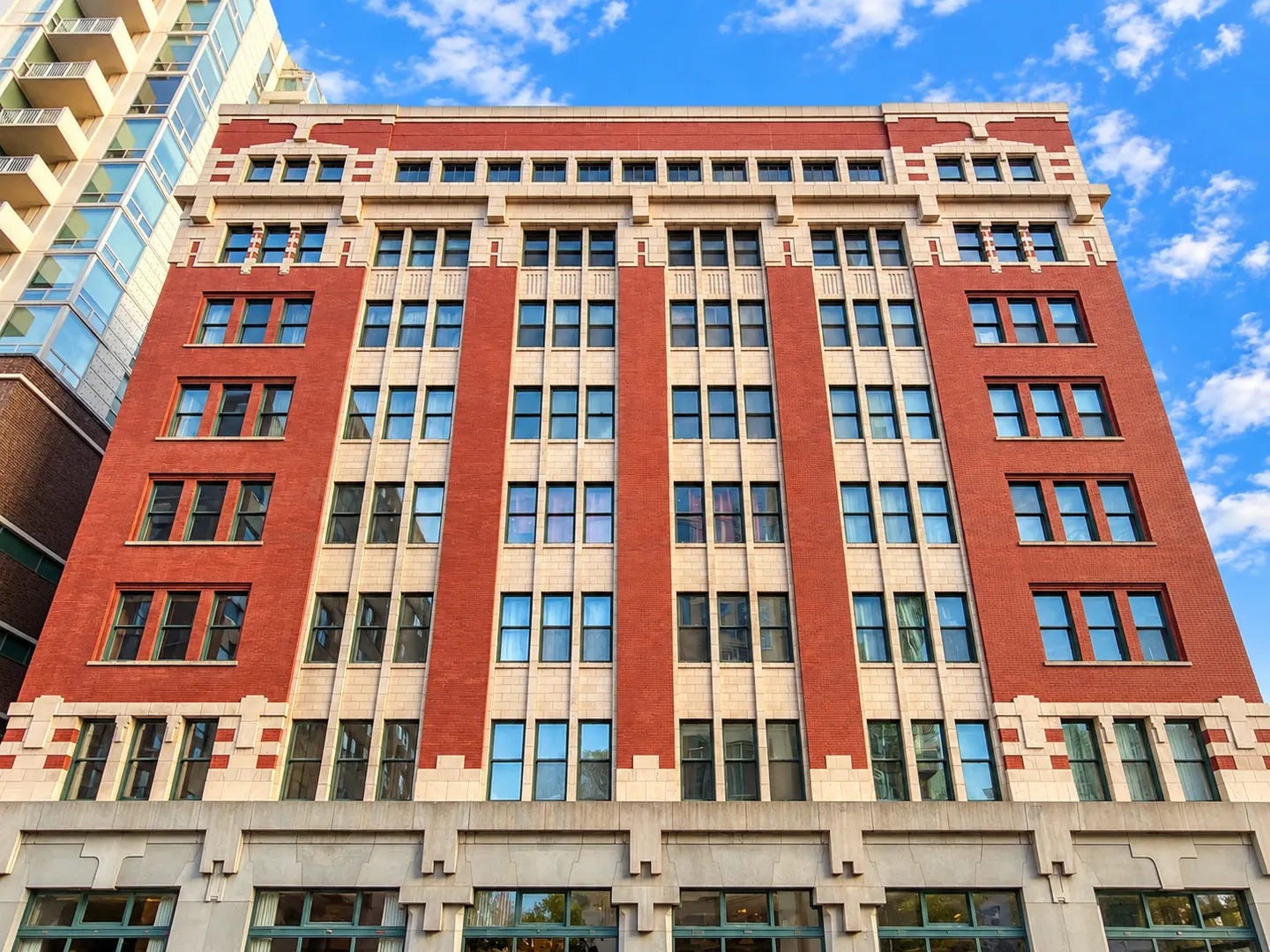 732 S Financial Place IL #407