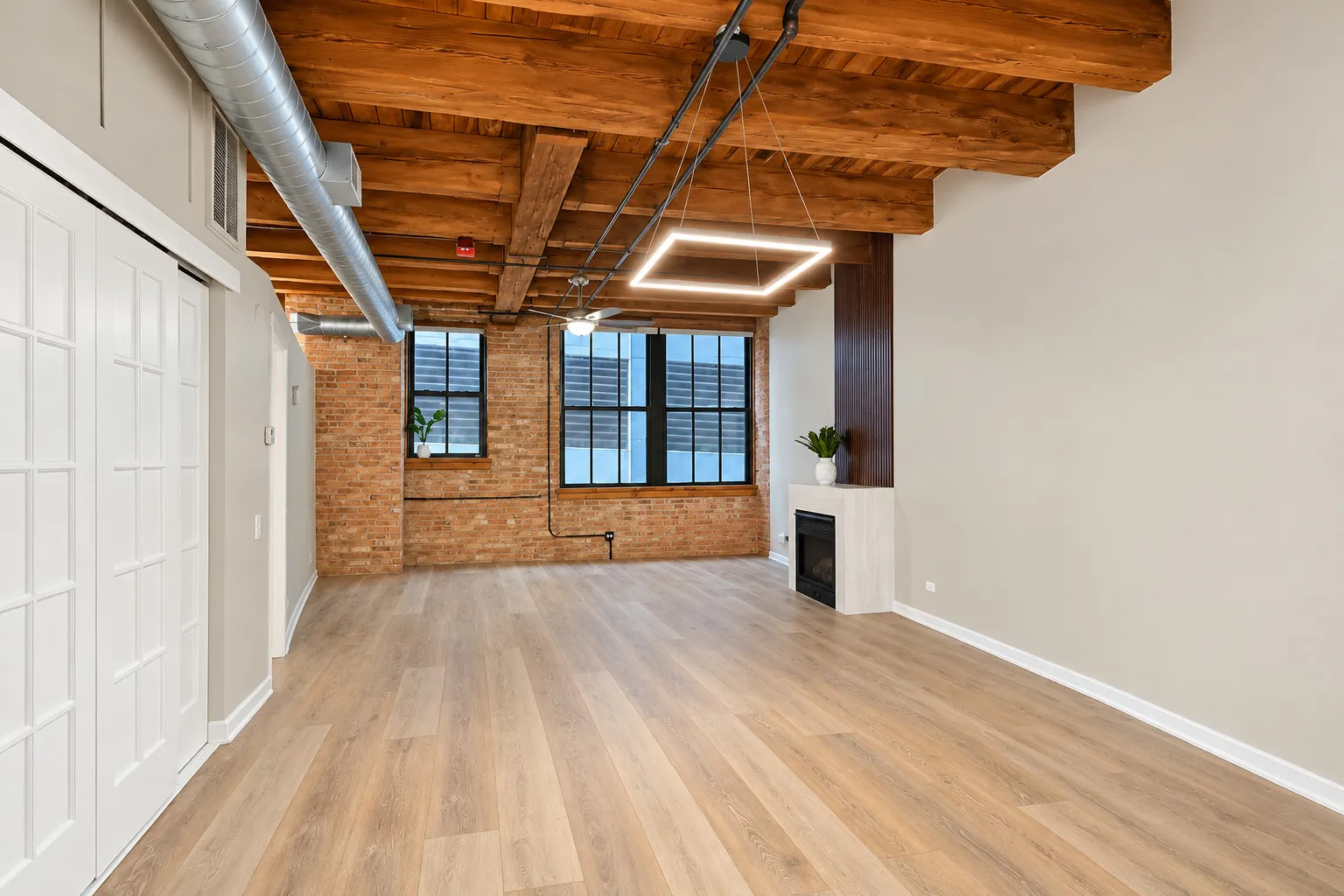 732 S Financial Place IL #407