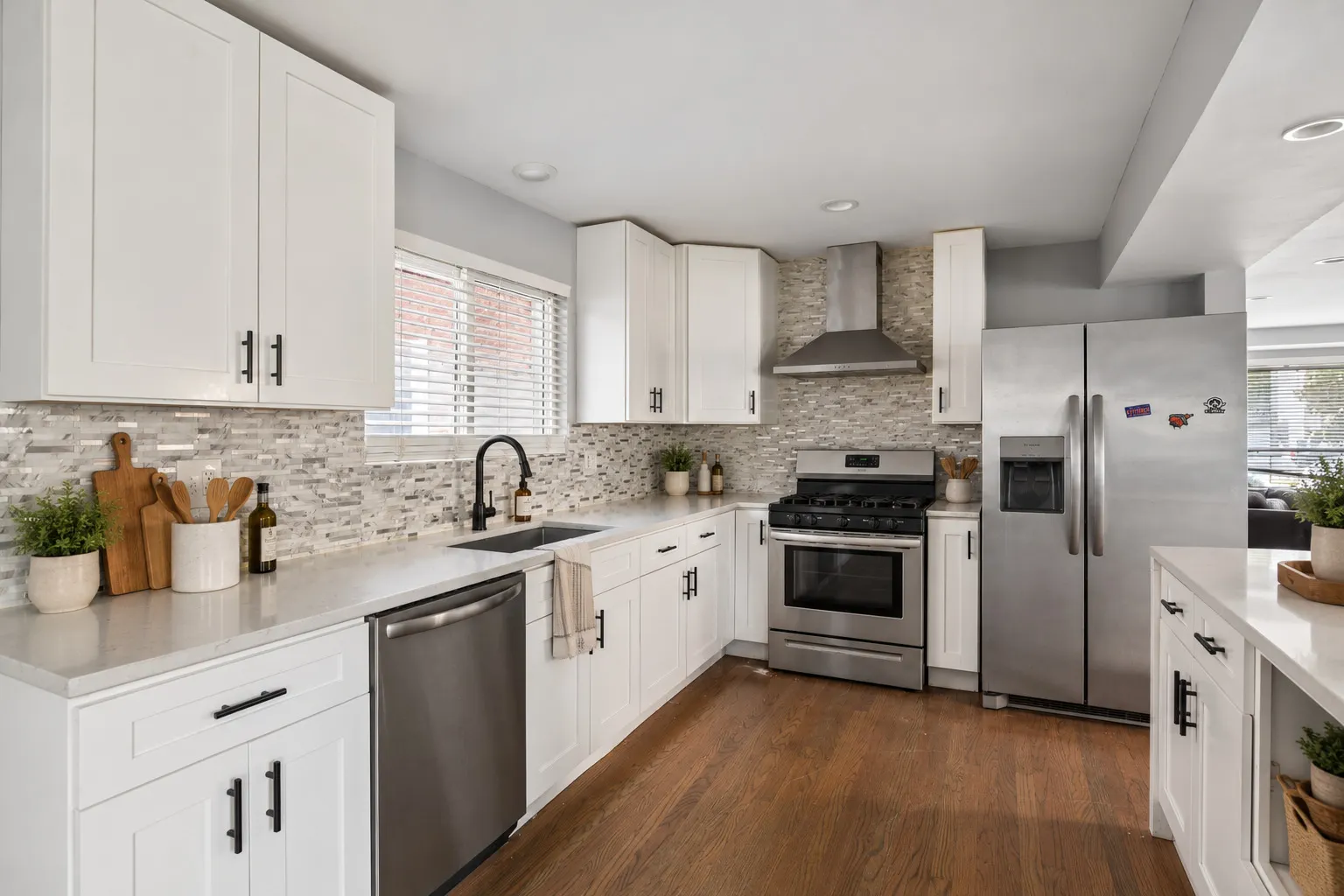 8211 S Eberhart Avenue IL