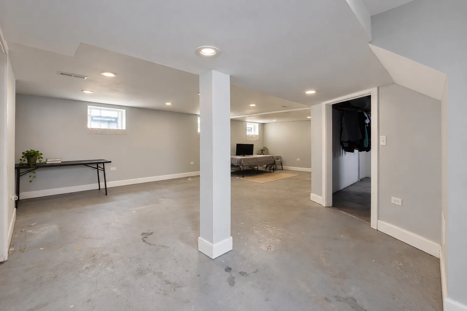 8211 S Eberhart Avenue IL