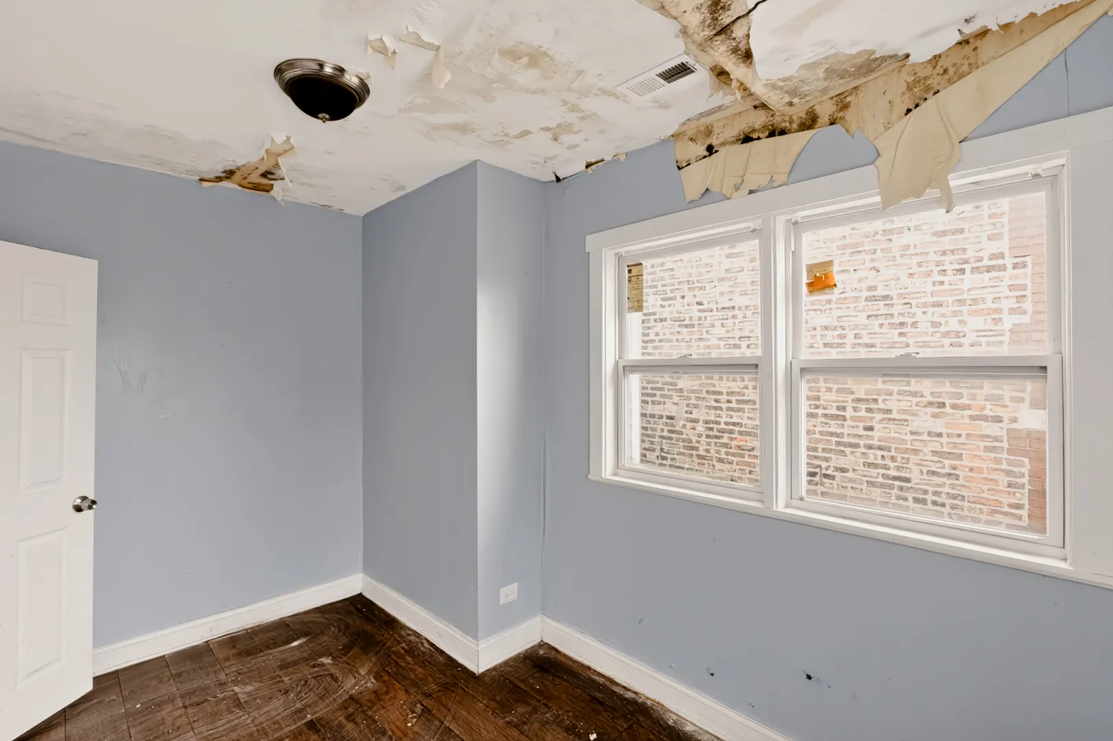 1044 W Marquette Road IL