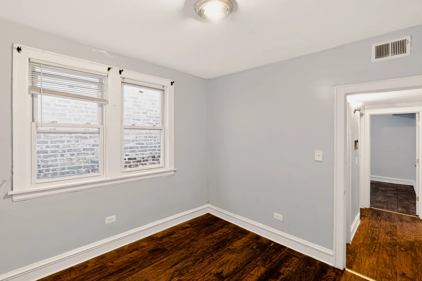 1044 W Marquette Road IL