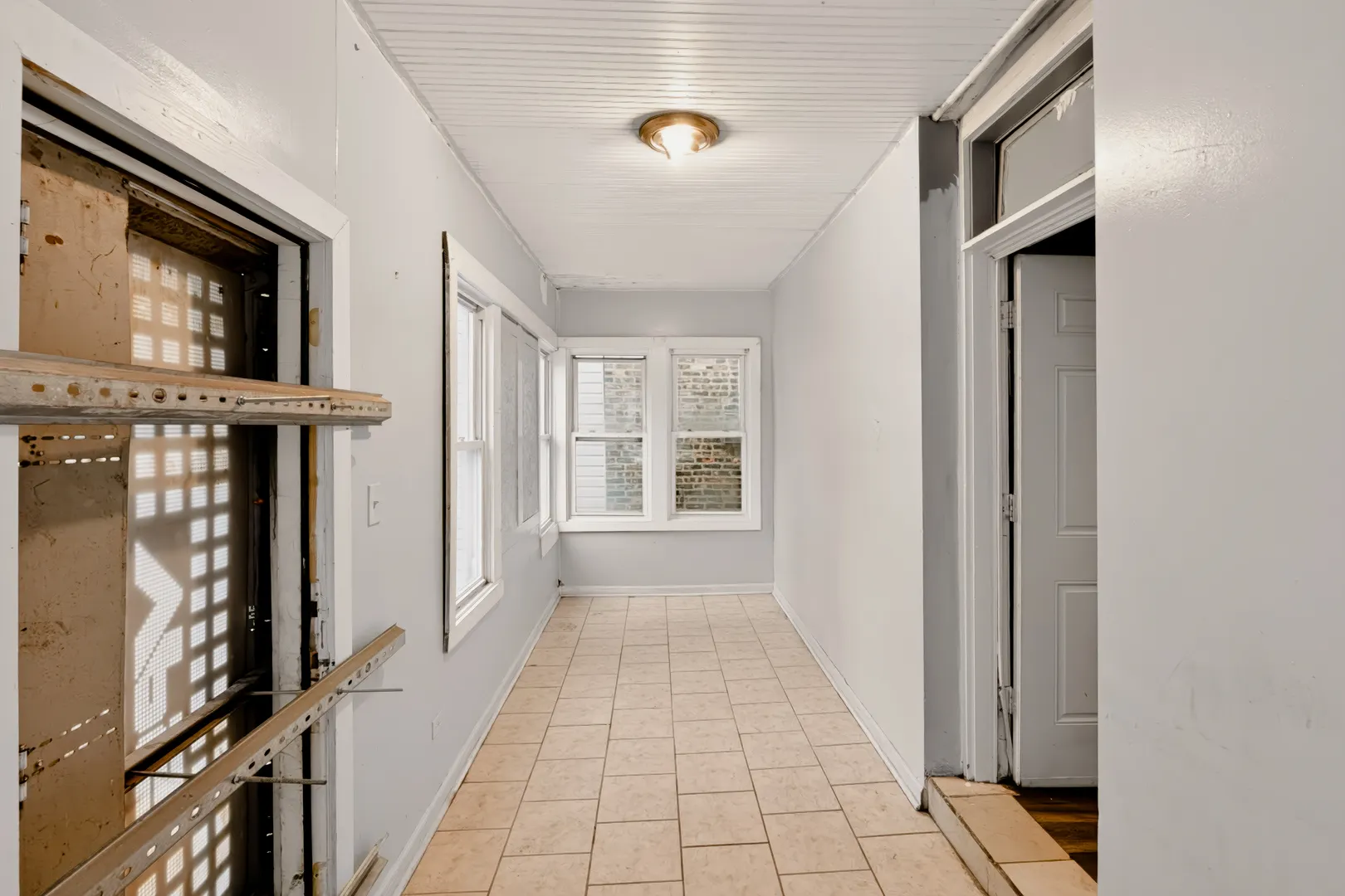 1044 W Marquette Road IL