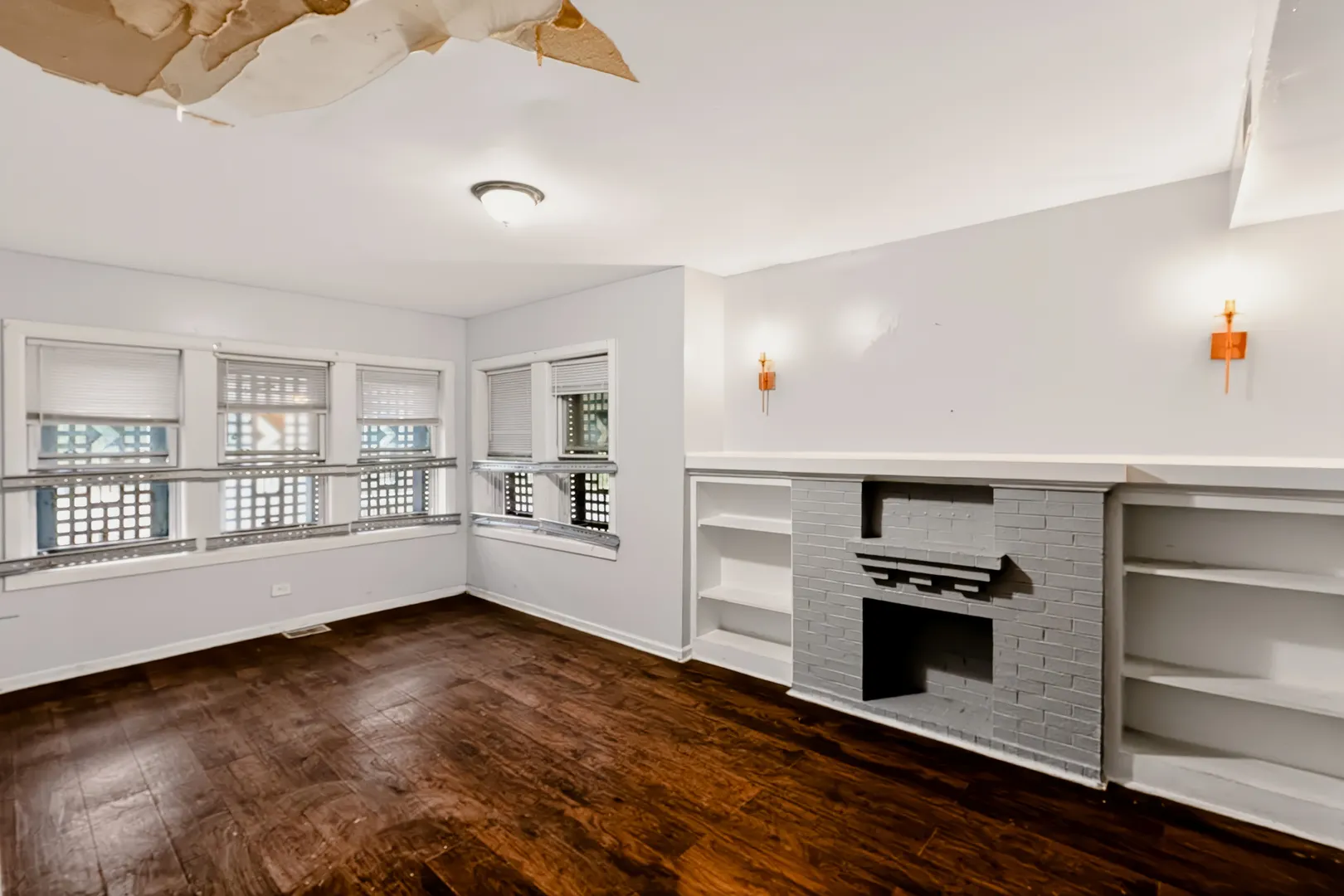 1044 W Marquette Road IL