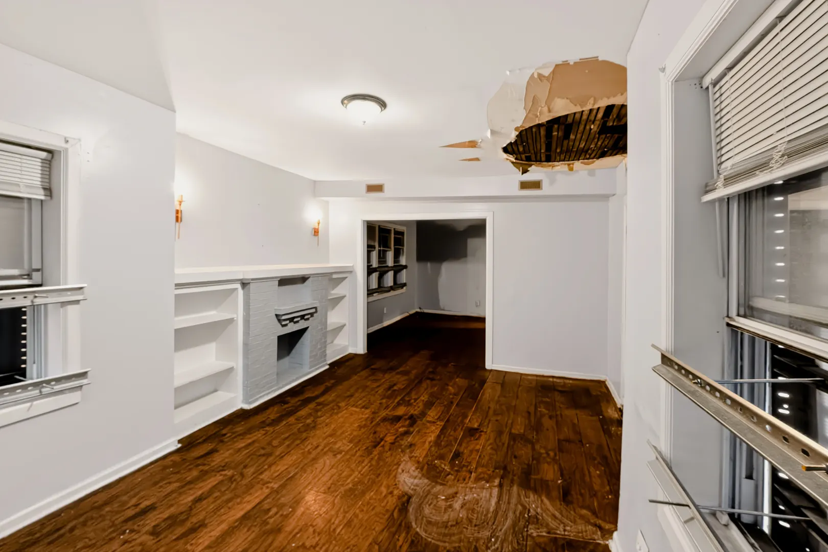 1044 W Marquette Road IL