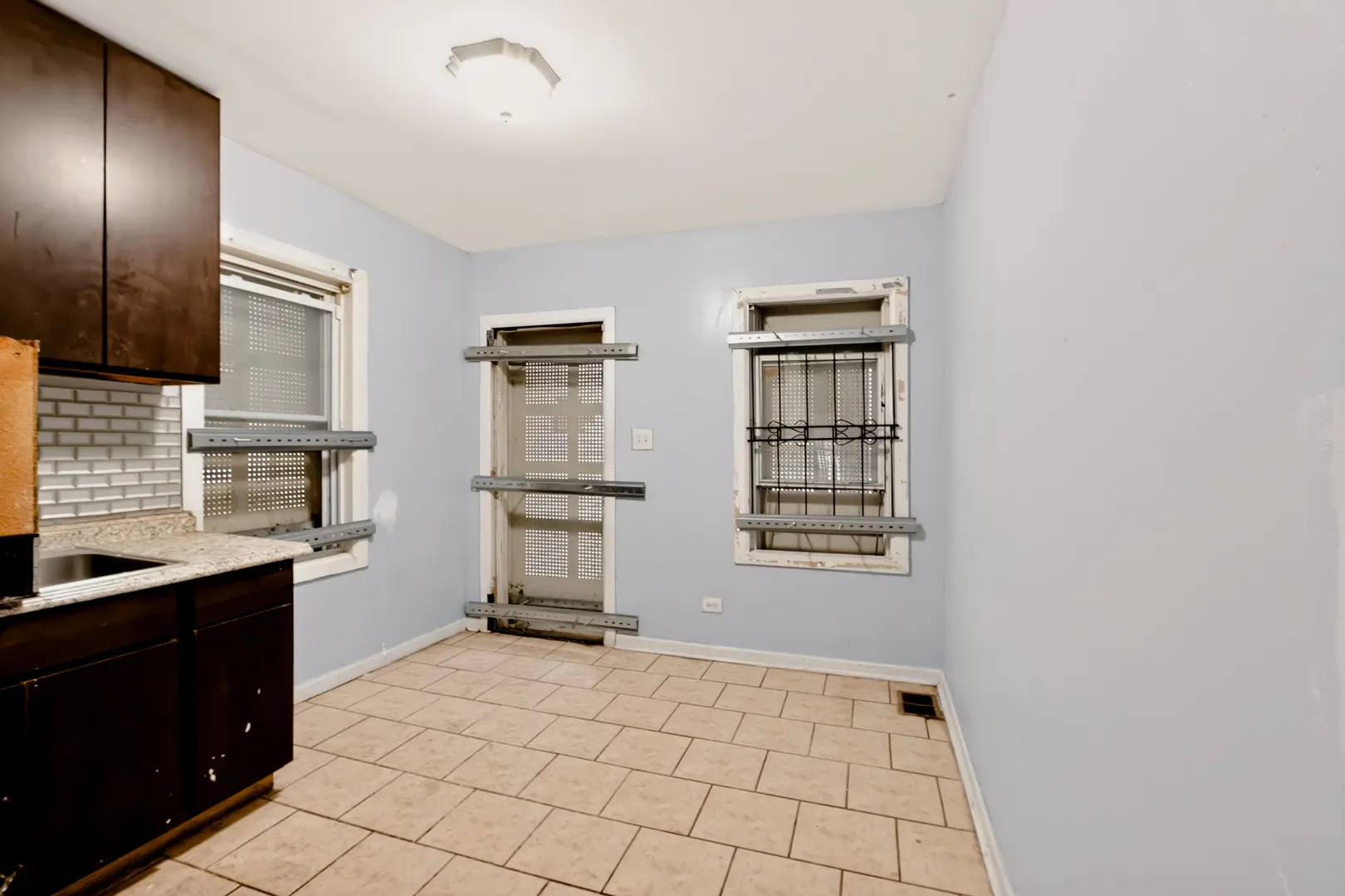 1044 W Marquette Road IL