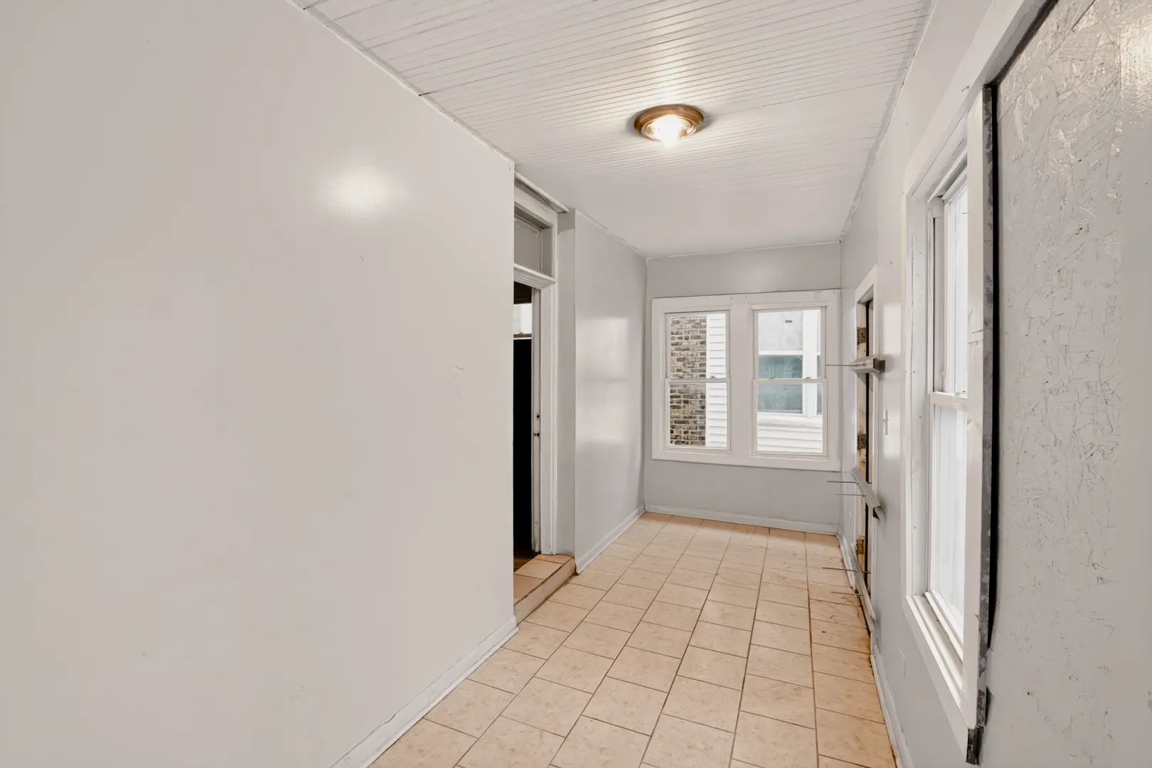 1044 W Marquette Road IL