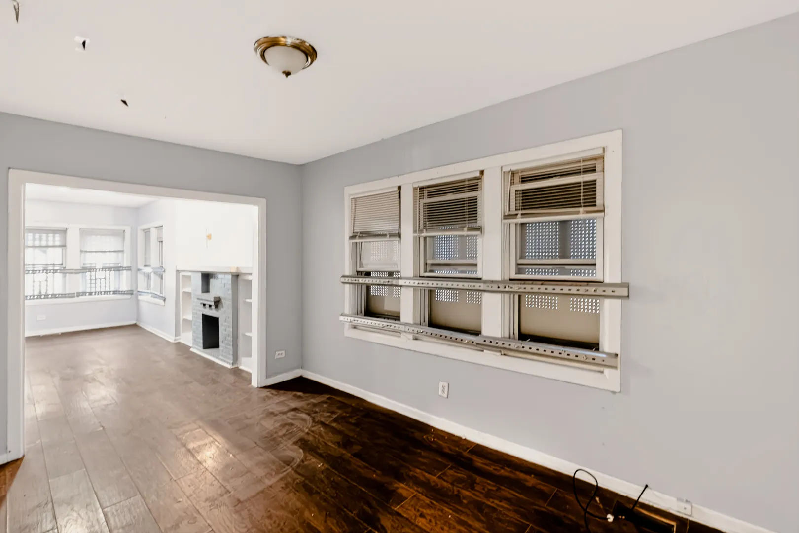 1044 W Marquette Road IL