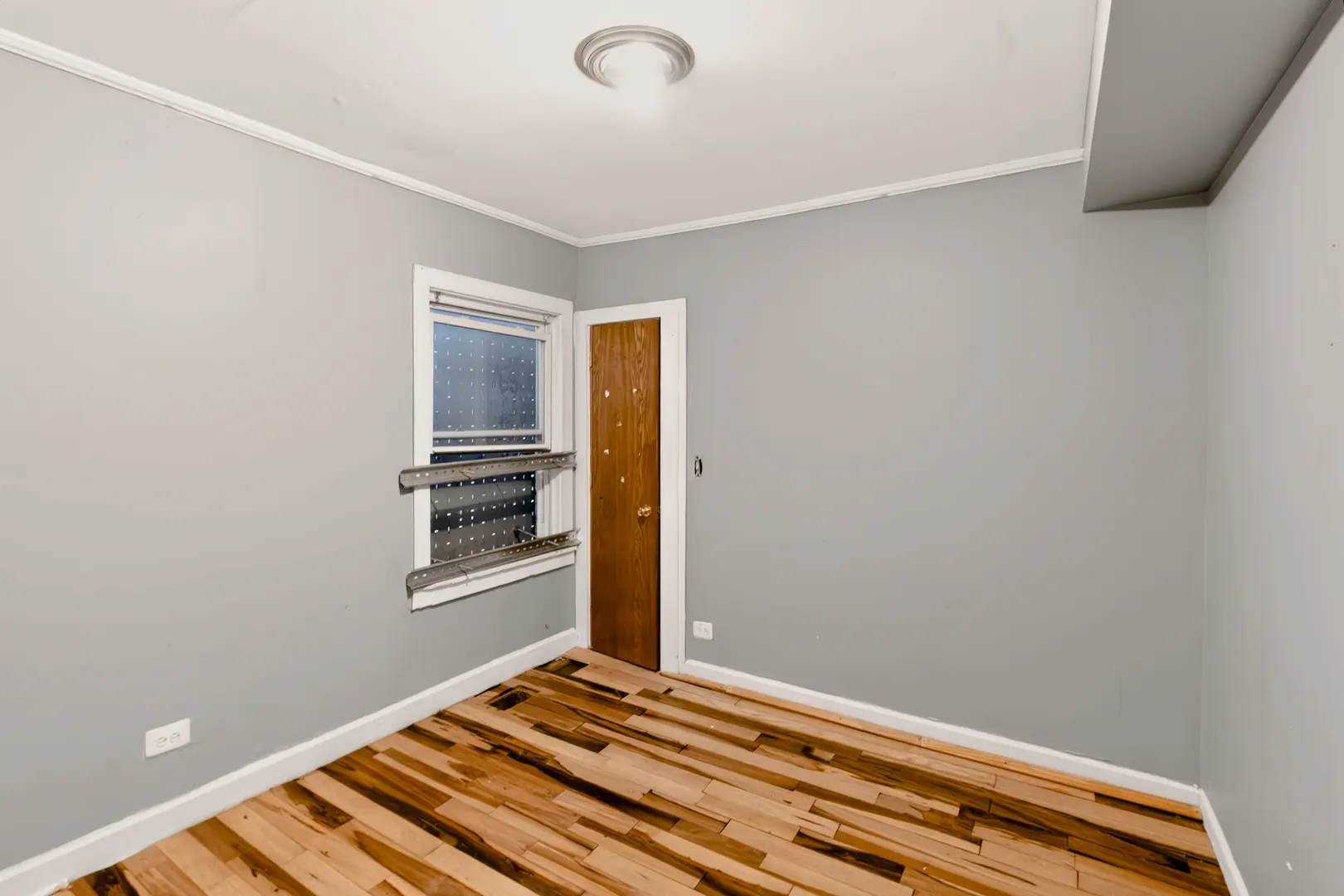 1044 W Marquette Road IL
