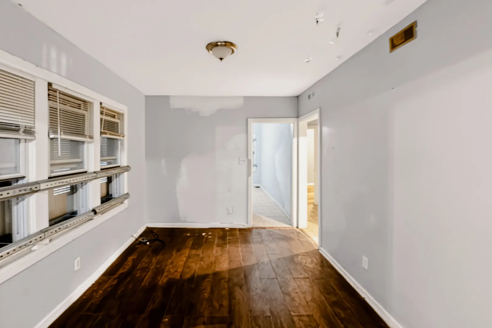 1044 W Marquette Road IL