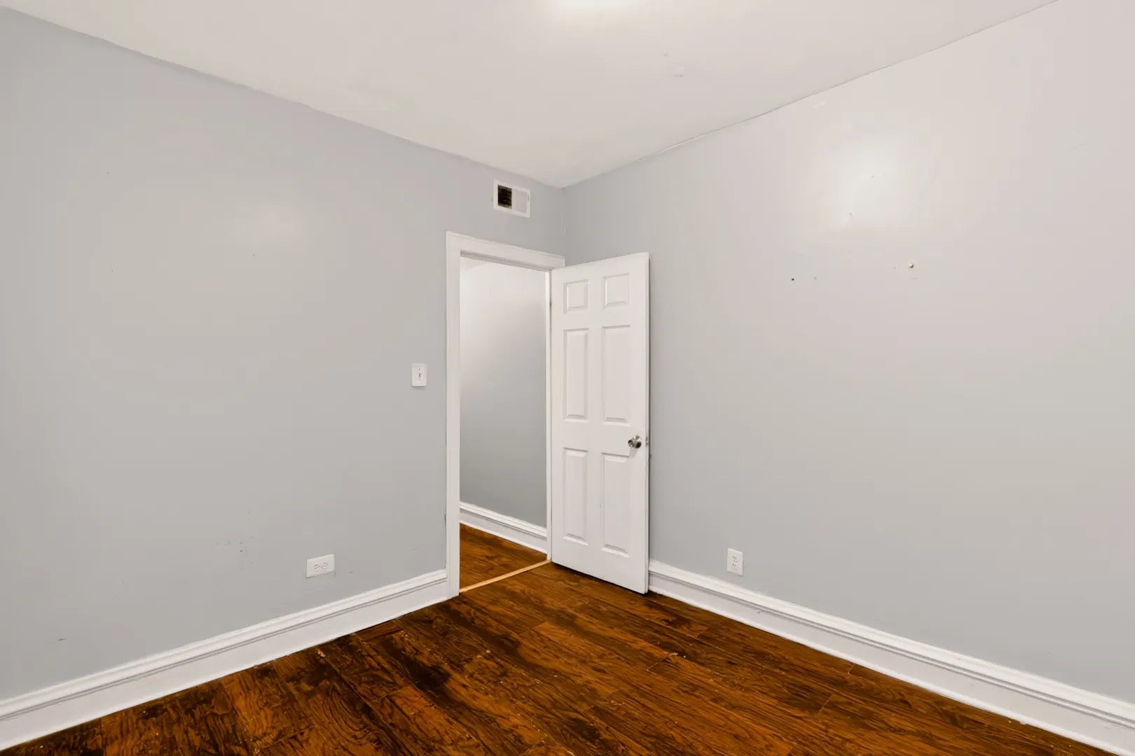 1044 W Marquette Road IL