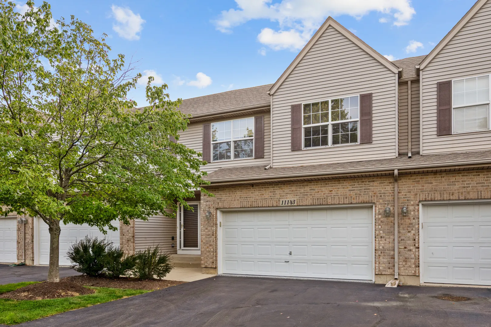 11143 DOUGLAS Avenue IL