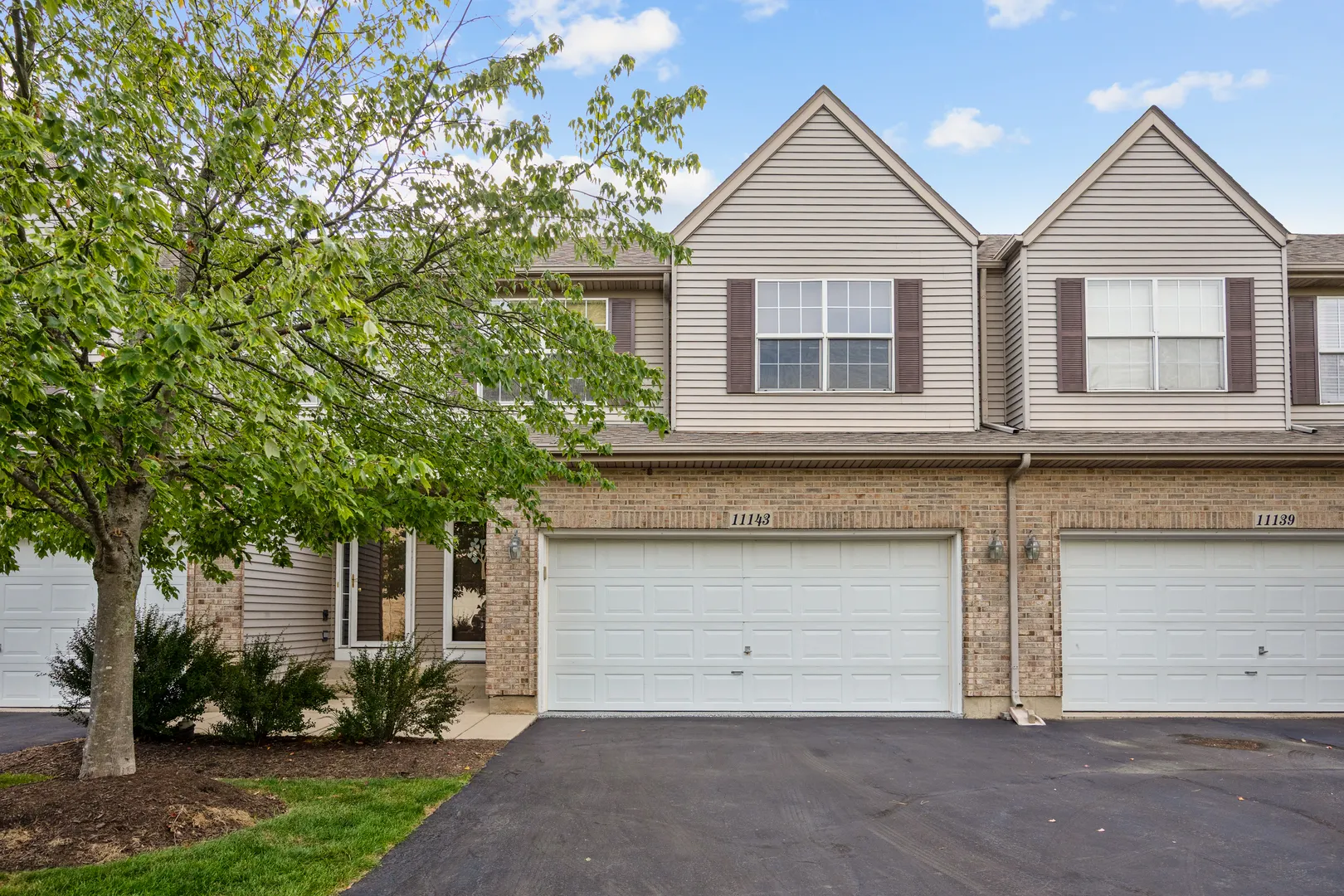11143 DOUGLAS Avenue IL