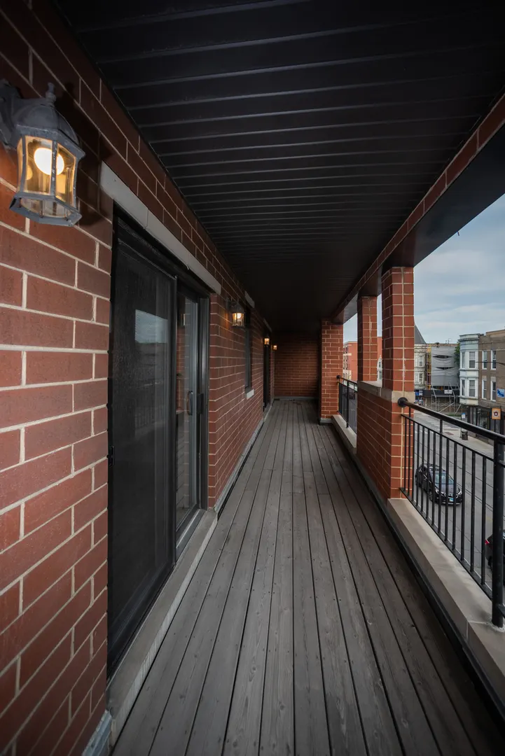 2904 W BELMONT Avenue IL #404