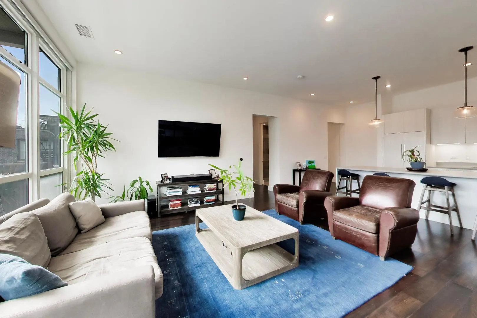 367 W Locust Street IL #305