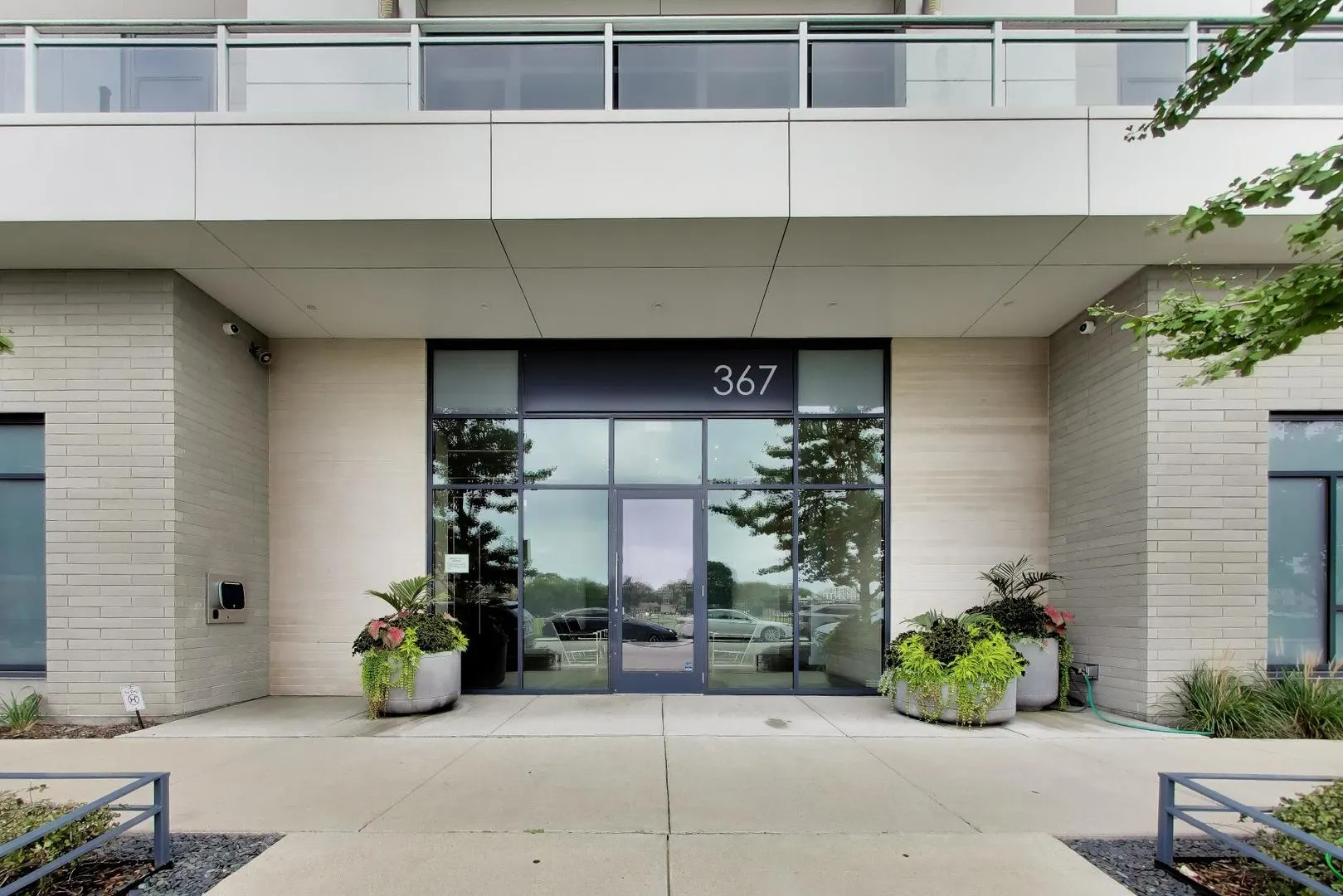 367 W Locust Street IL #305