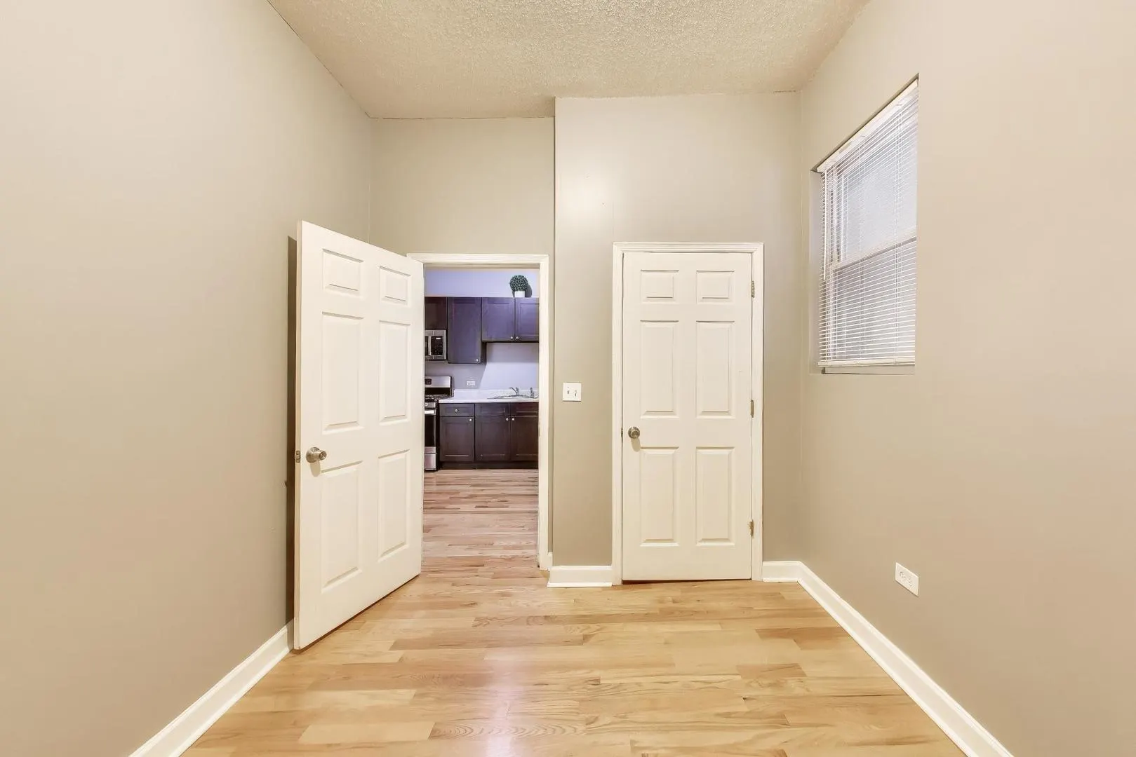 6524 S Eberhart Avenue IL