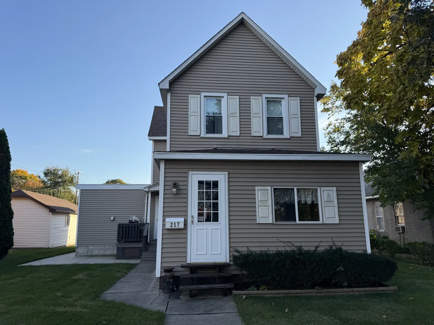 217 W Cleveland Street IL