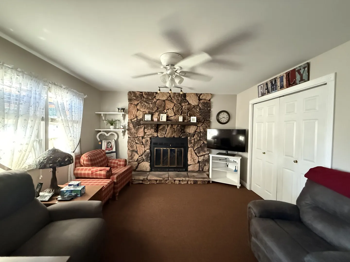217 W Cleveland Street IL