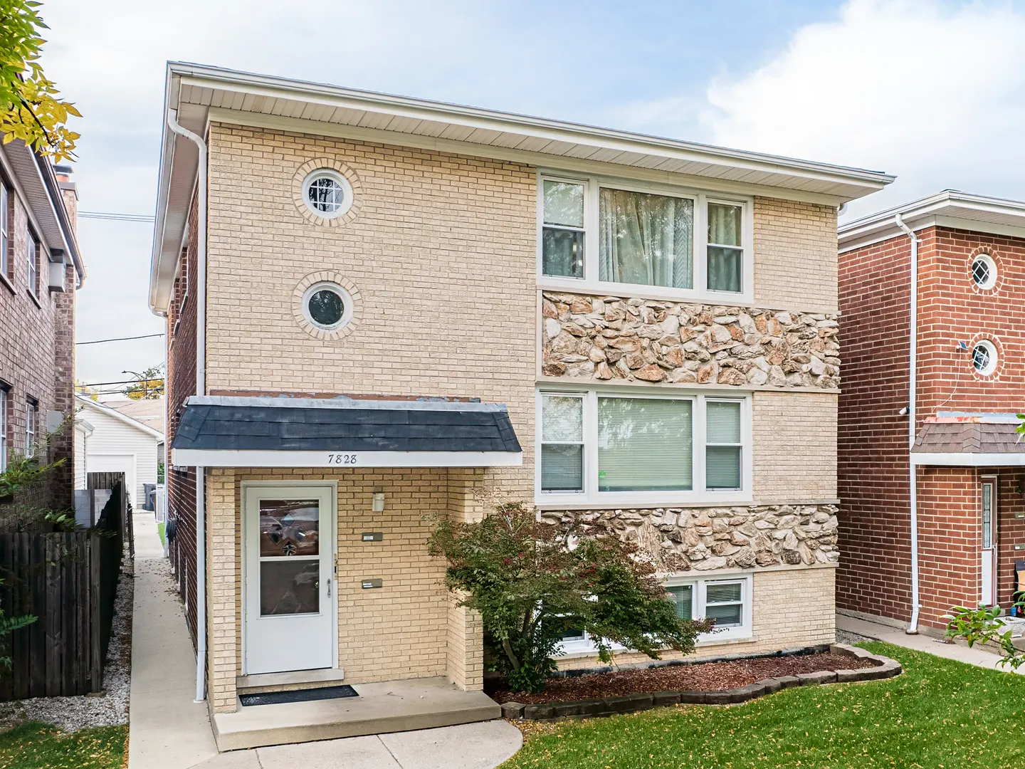 7828 W ADDISON Street IL