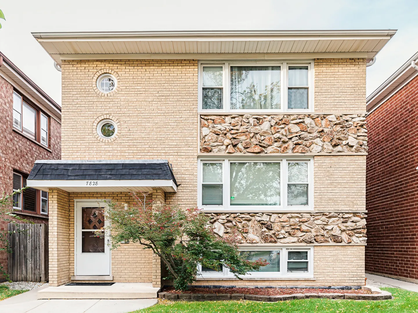 7828 W ADDISON Street IL