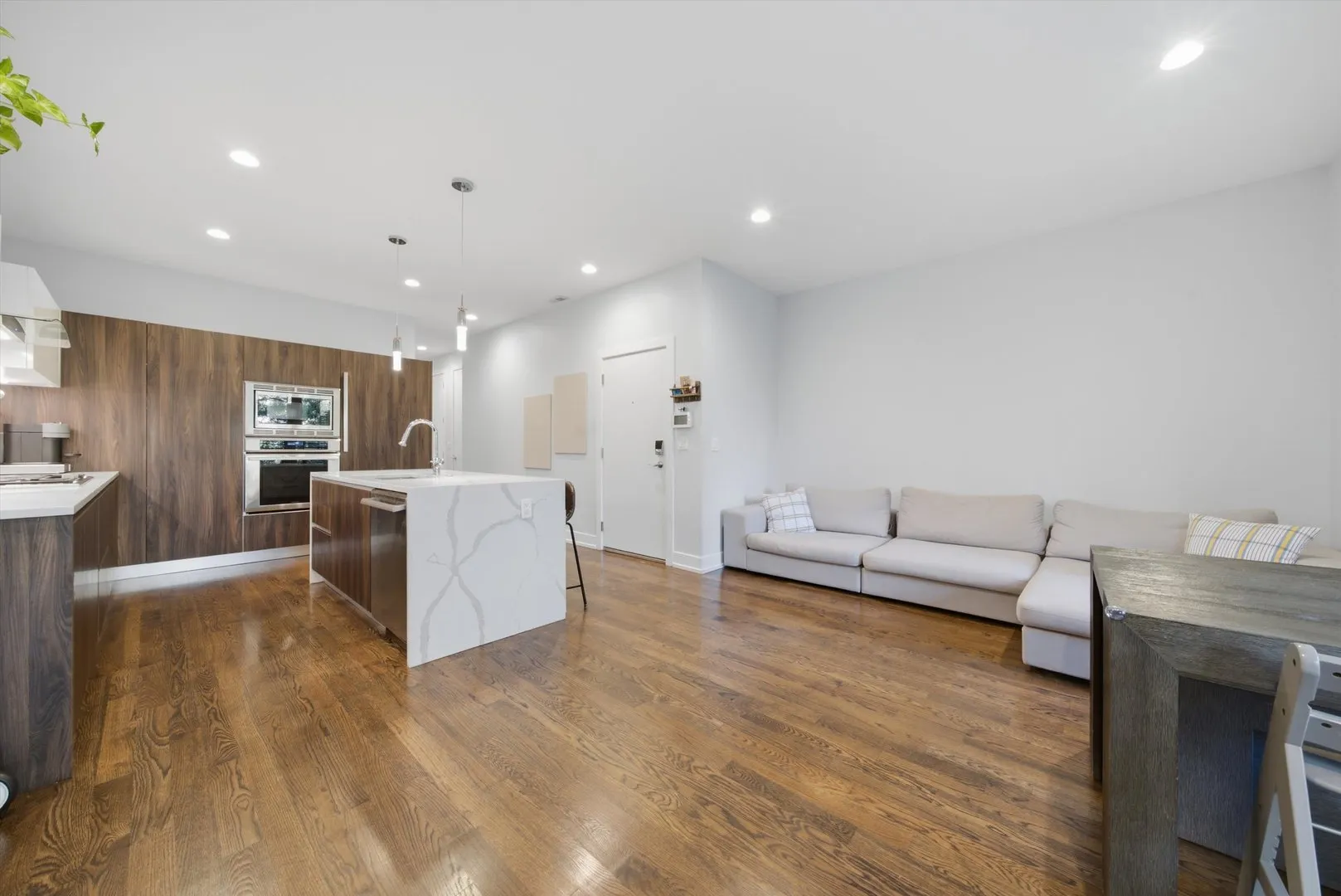 5236 N KENMORE Avenue IL #2S