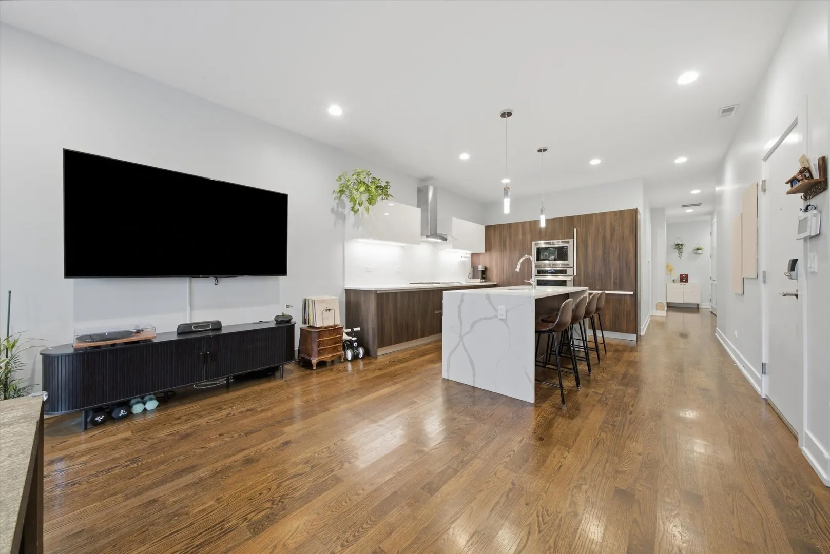 5236 N KENMORE Avenue IL #2S