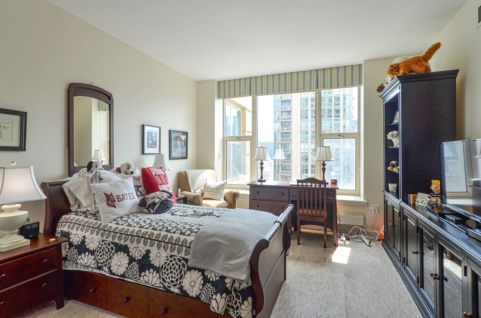 25 E Superior Street IL #3701