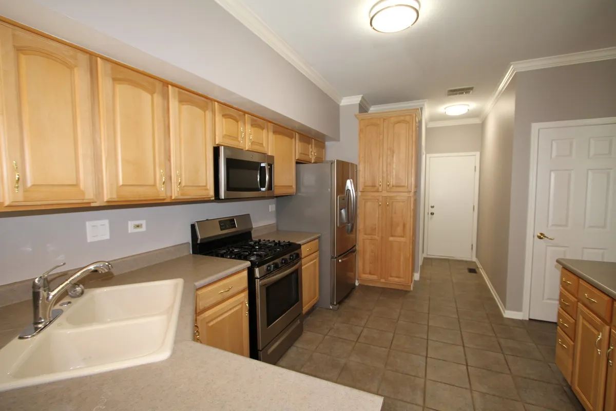 1030 WOODVIEW Court IL