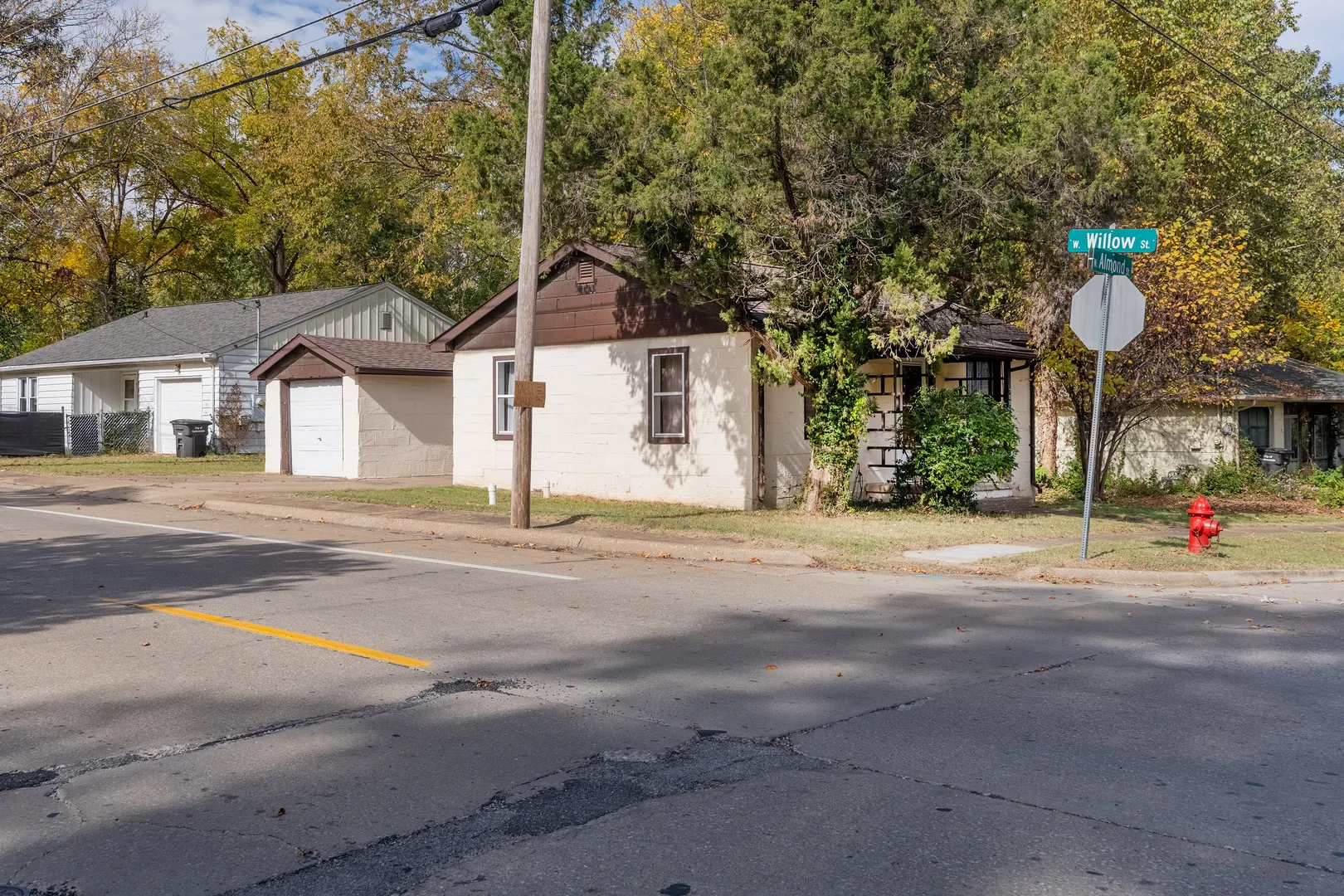700 N Almond Street IL