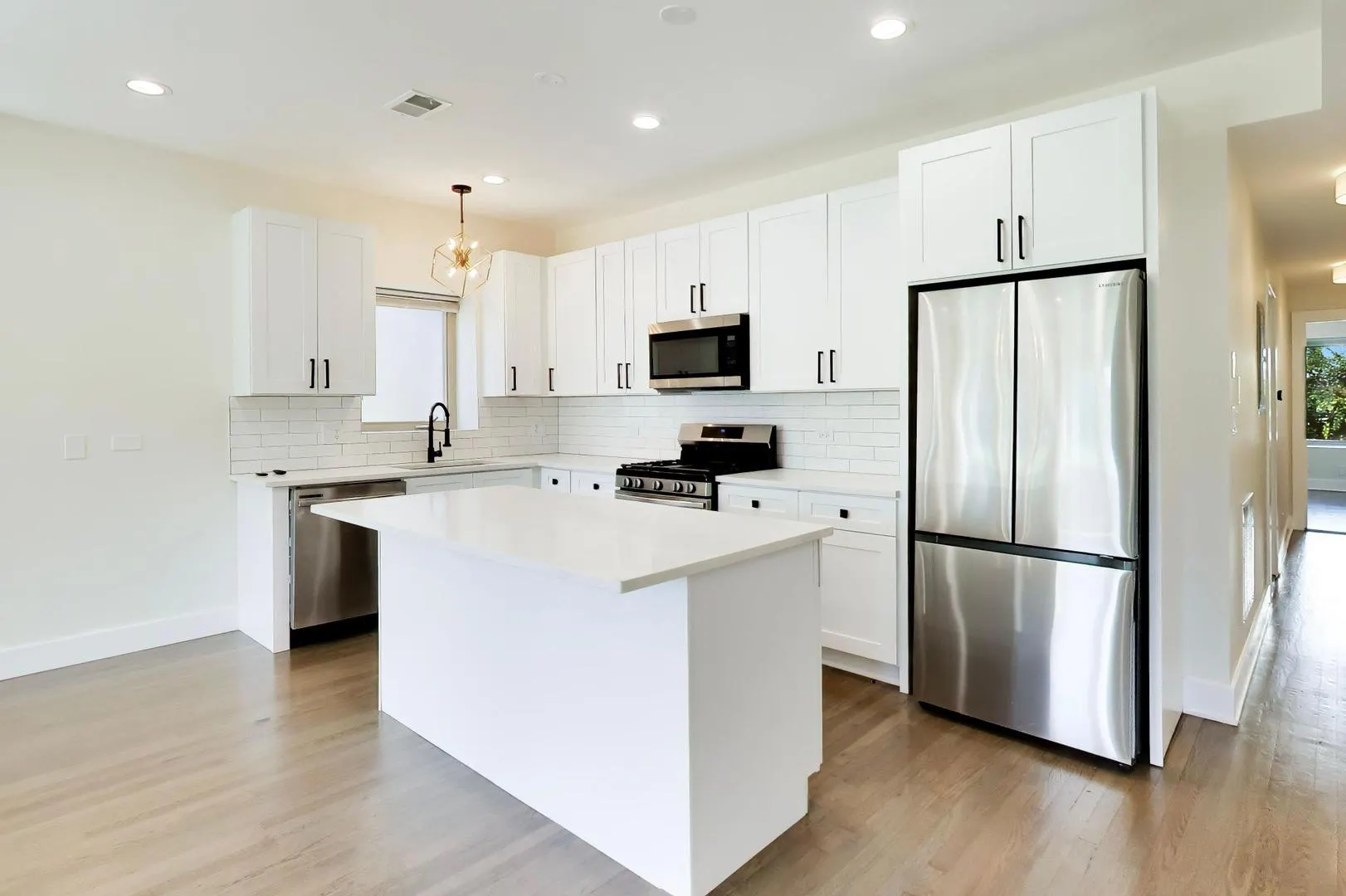 350 E 50th Street IL #3