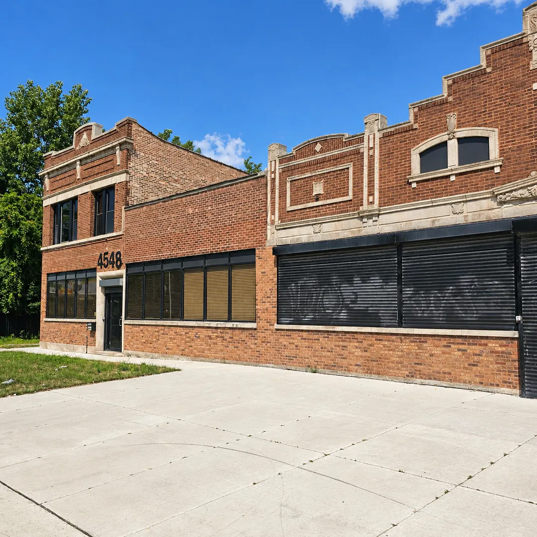 4542 W Cermak Road IL