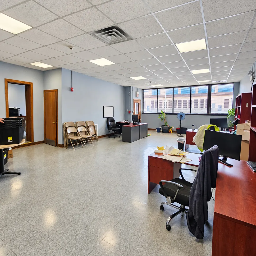 4542 W Cermak Road IL