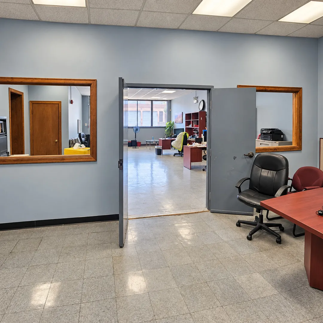 4542 W Cermak Road IL