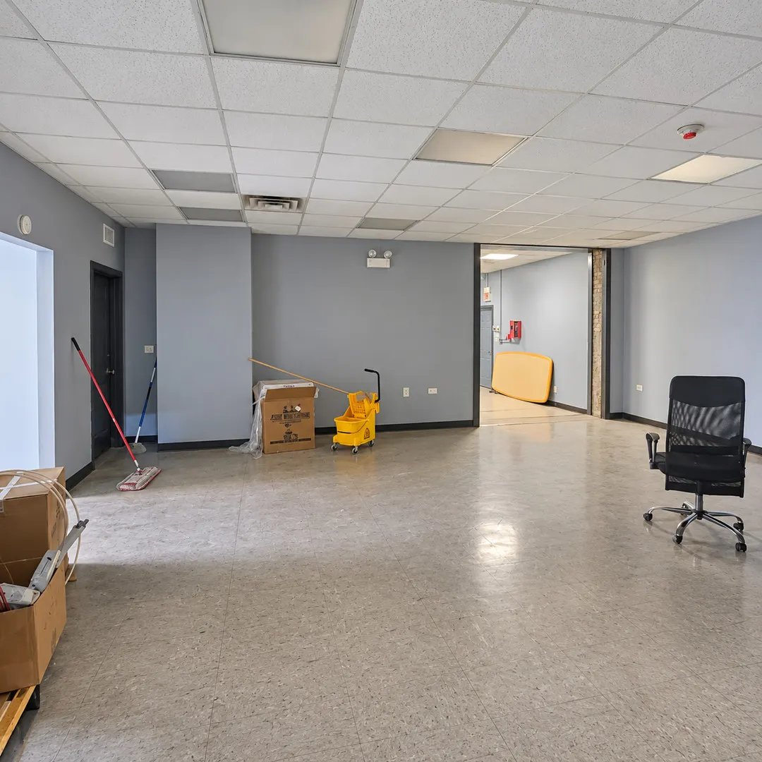 4542 W Cermak Road IL