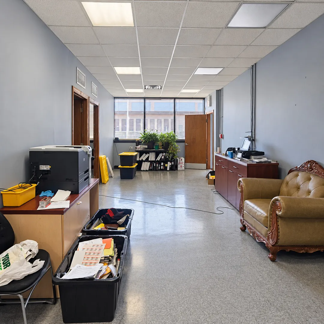 4542 W Cermak Road IL