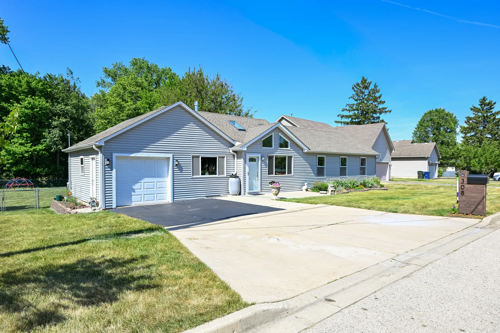 308 Beach Drive IL