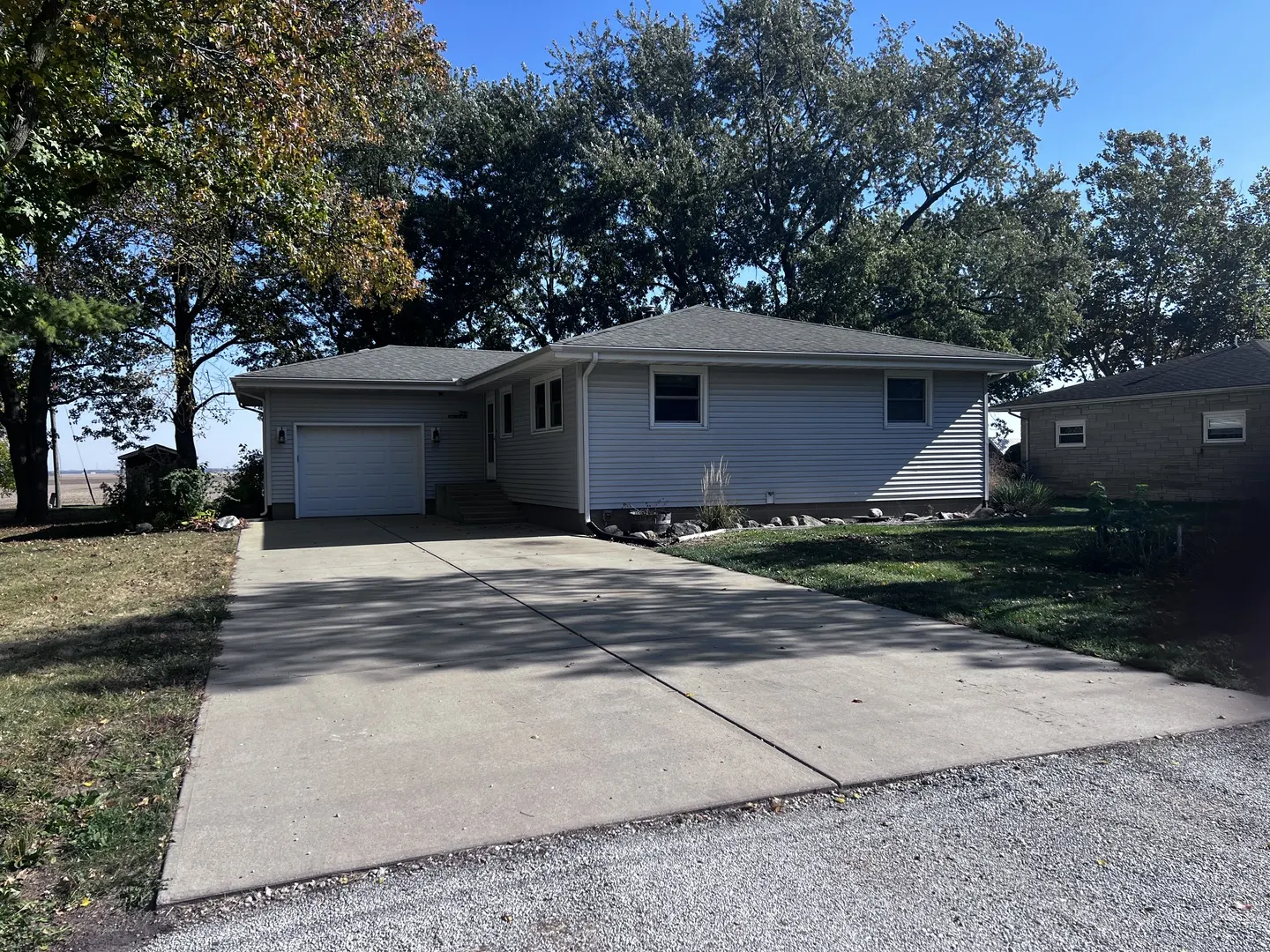 211 Florida Drive IL