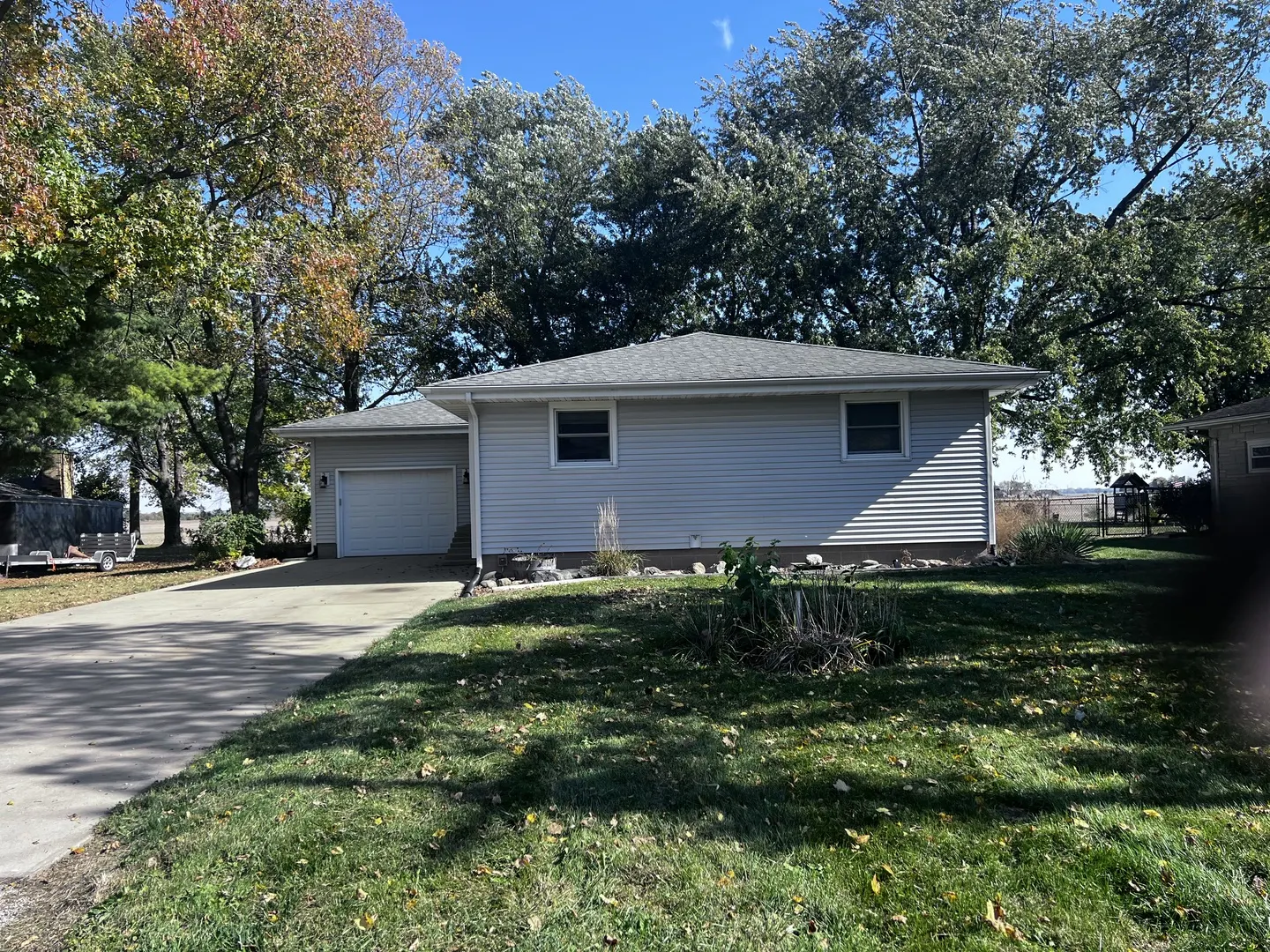 211 Florida Drive IL