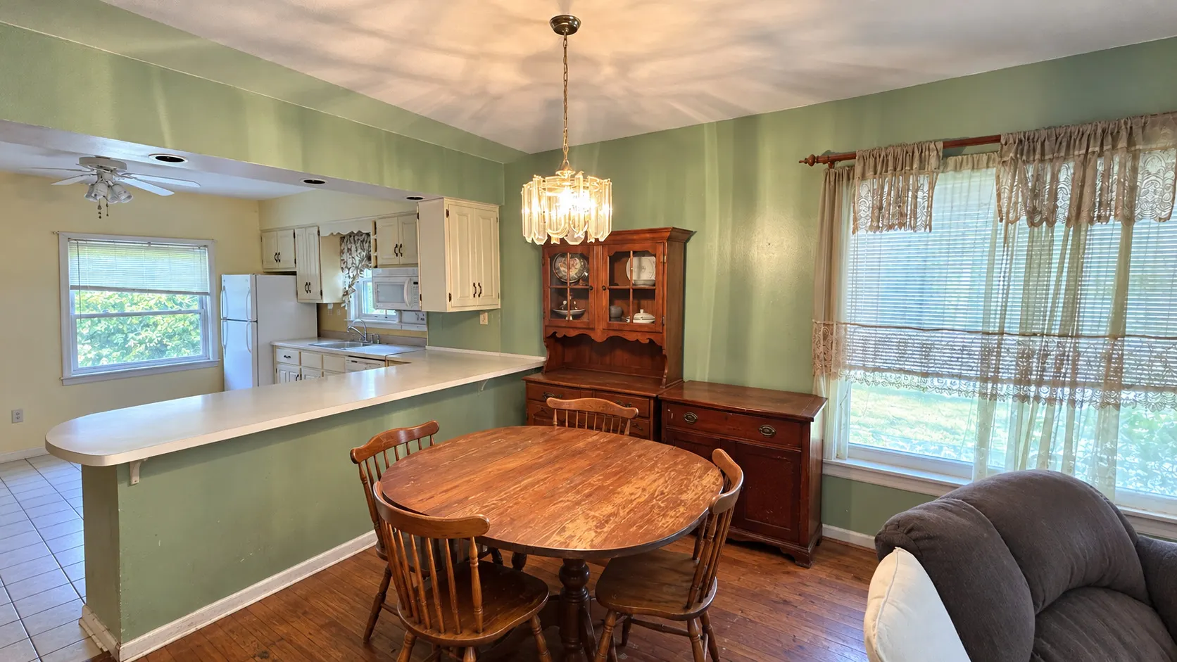 1324 RIDGE Road IL