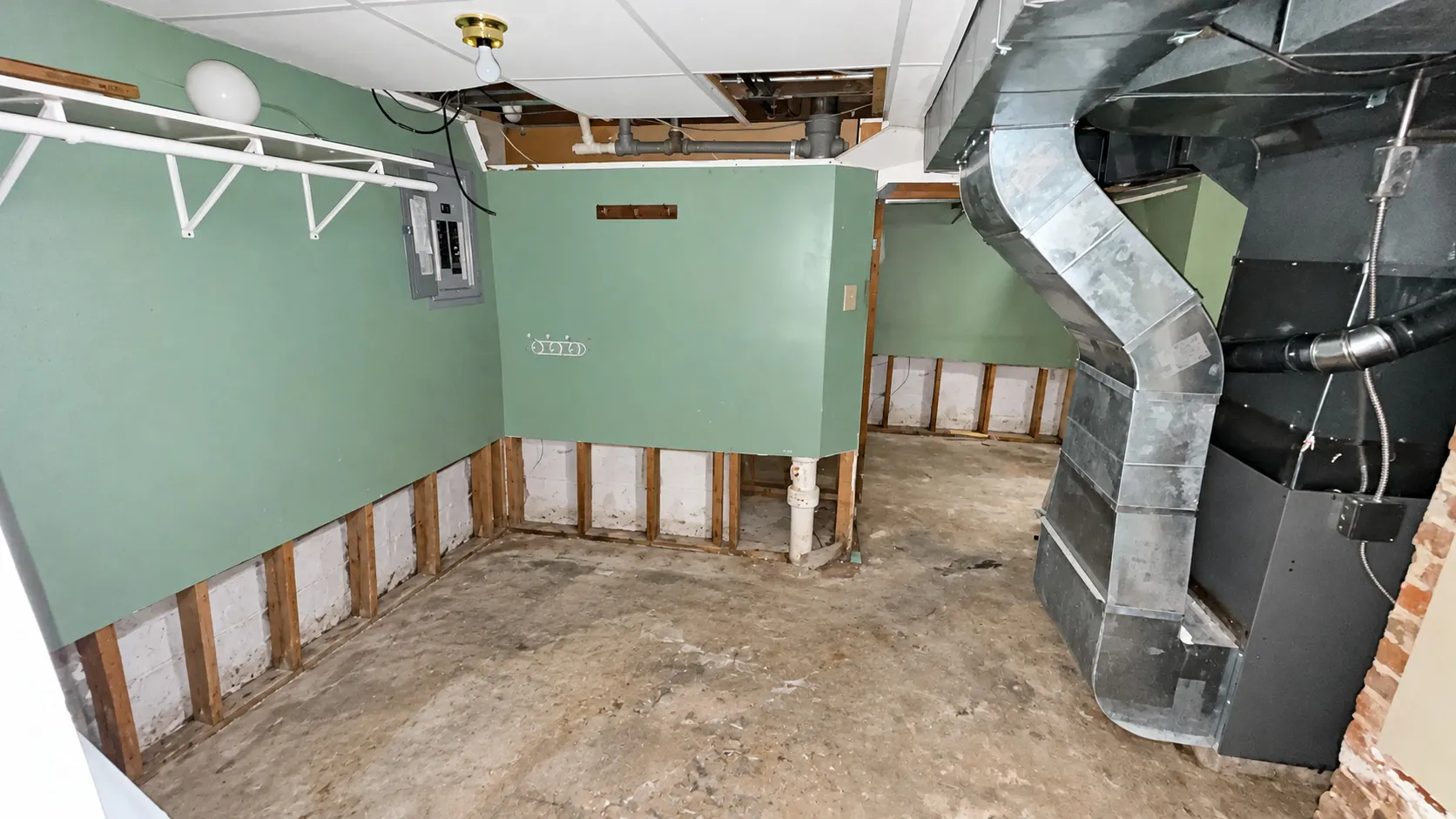 1324 RIDGE Road IL
