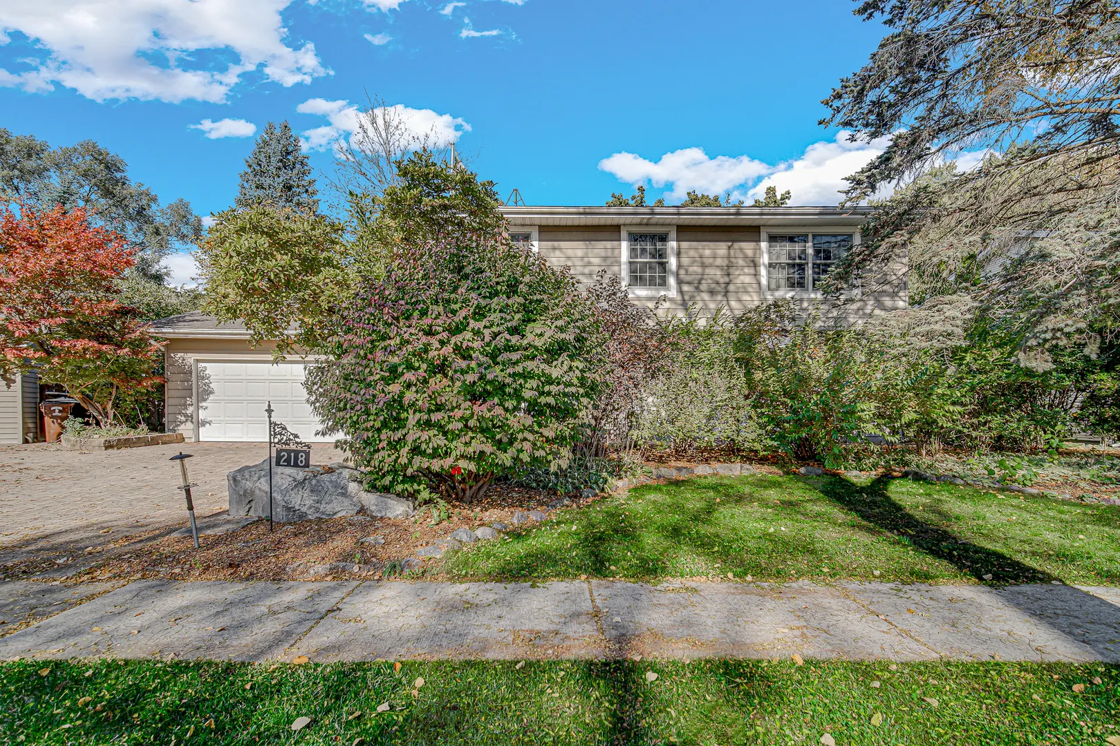 218 Londonderry Court IL