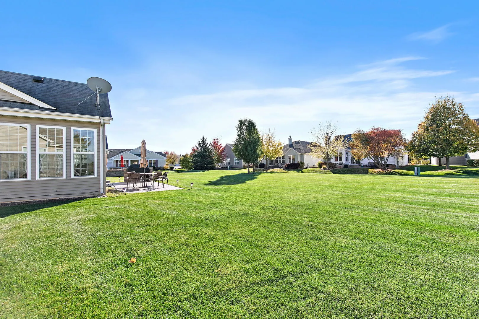 646 N Falls Circle IL