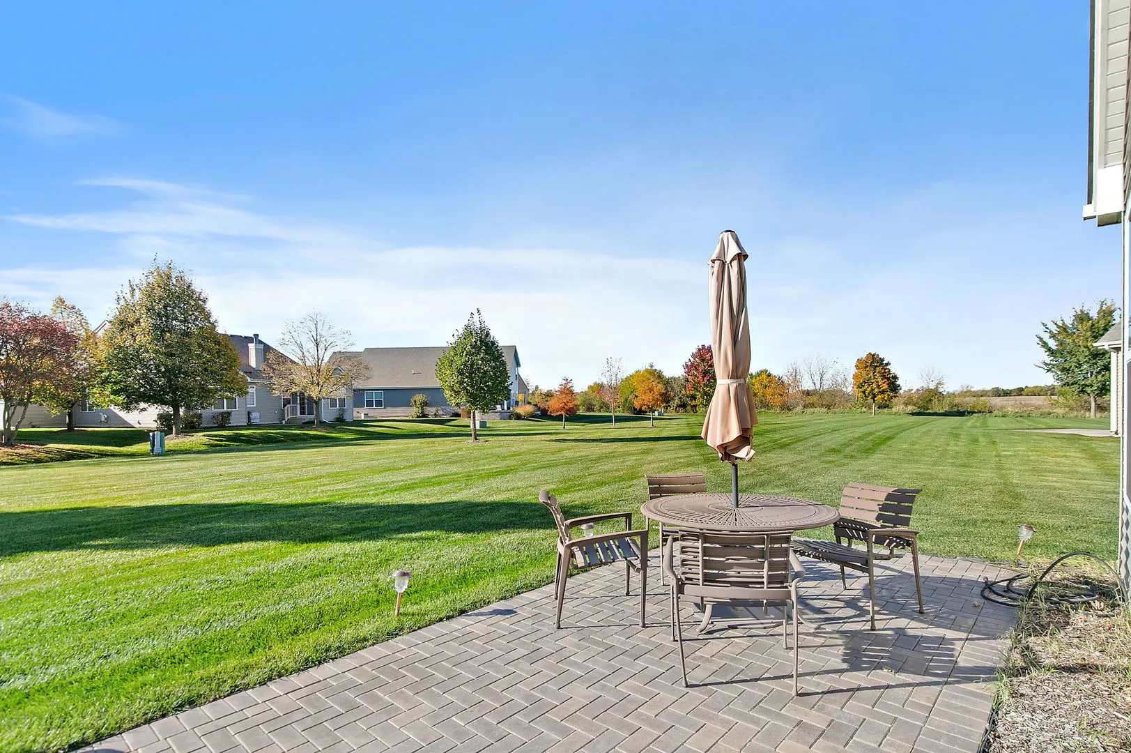 646 N Falls Circle IL