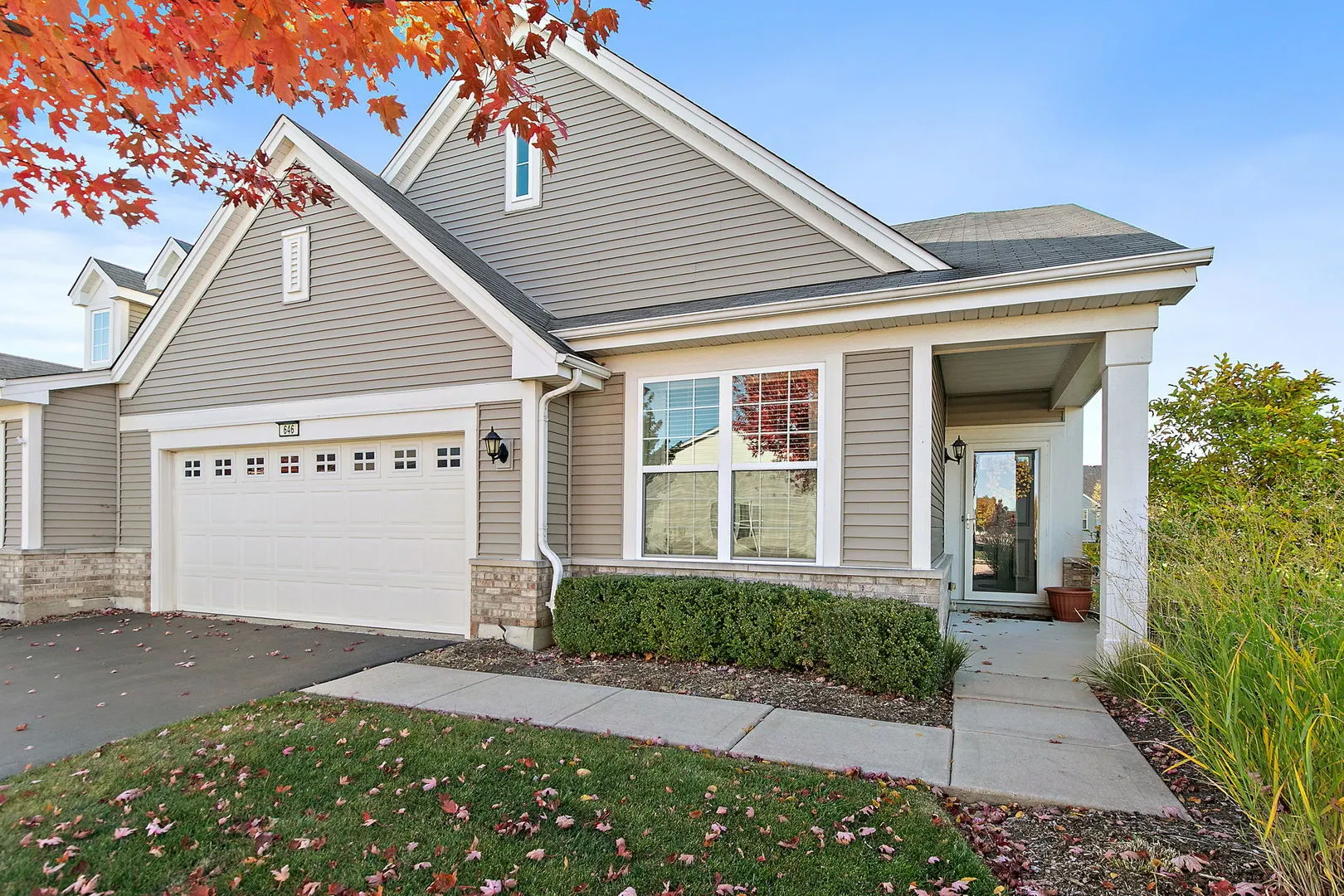 646 N Falls Circle IL