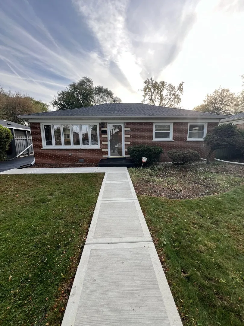 905 Grey Avenue IL