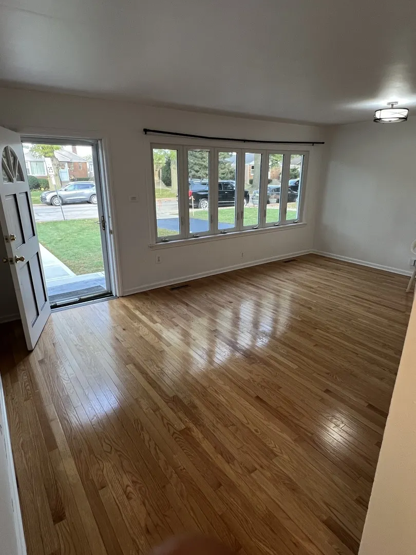 905 Grey Avenue IL