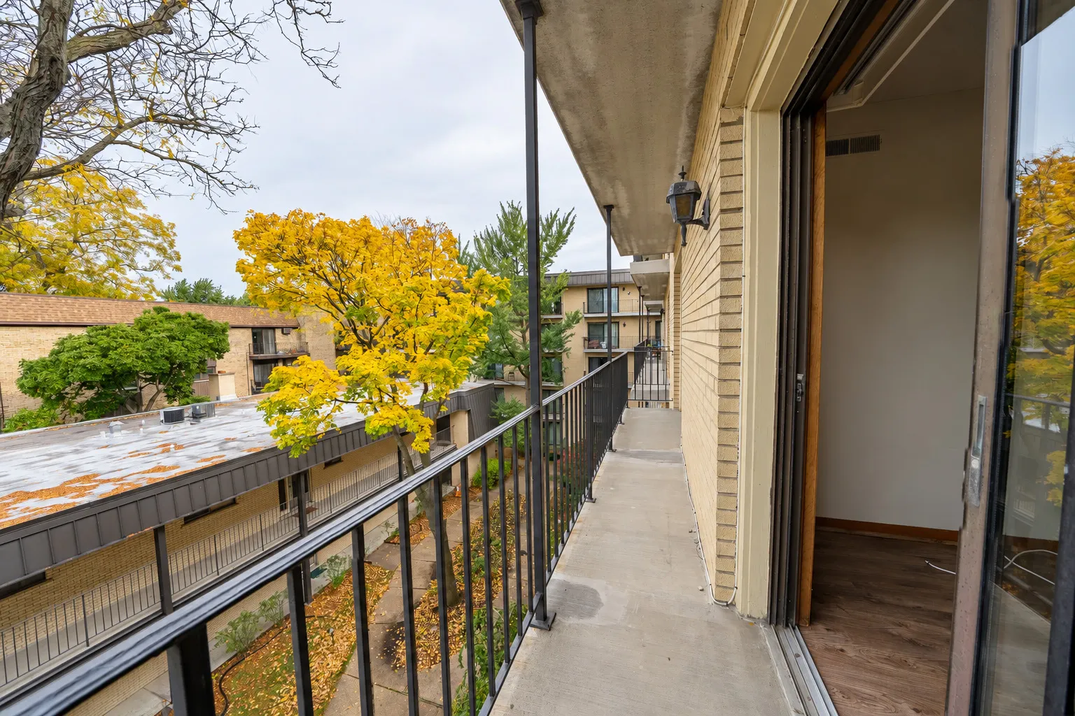 6221 N NIAGARA Avenue IL #403