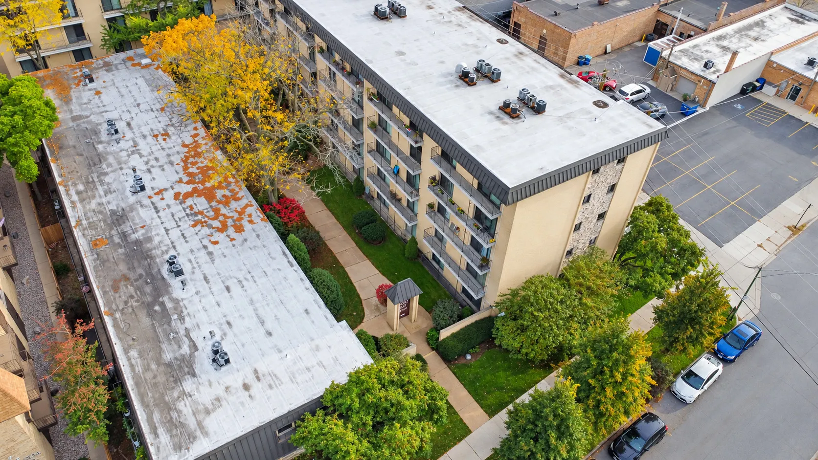 6221 N NIAGARA Avenue IL #403